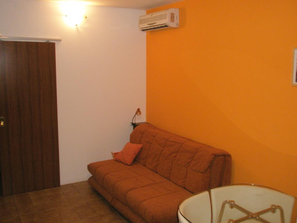 Studio Apartment Jadranko Duga Uvala Krnica Oda fotoğraf